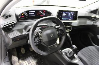 Peugeot 208  picture 8
