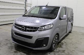 krockskadad bil auto Opel Vivaro  2020/1