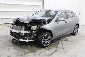 uszkodzony samochody osobowe BMW 1-serie 118 2023/12
