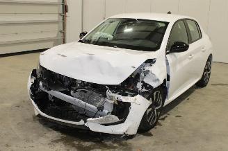 Damaged car Peugeot 208  2024/8