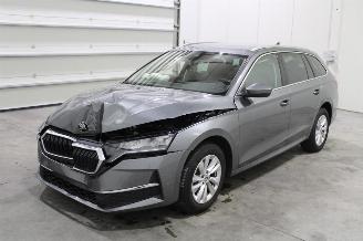 Vaurioauto  passenger cars Skoda Octavia  2024/8