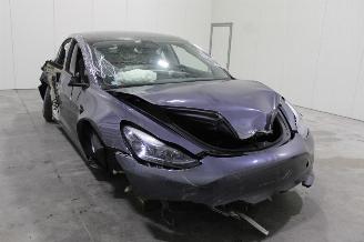 Tesla Model 3  picture 2