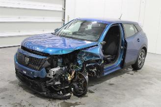damaged passenger cars Peugeot 2008  2025/11
