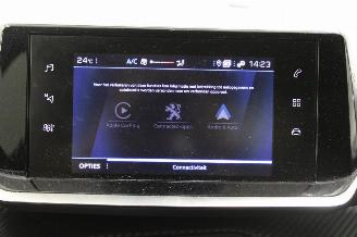 Peugeot 208  picture 13