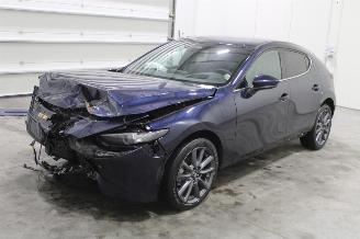damaged passenger cars Mazda 3  2025/12