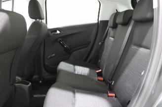 Peugeot 208  picture 12