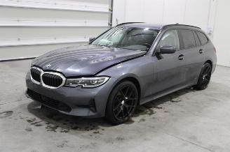 Vaurioauto  passenger cars BMW 3-serie 318 2021/7