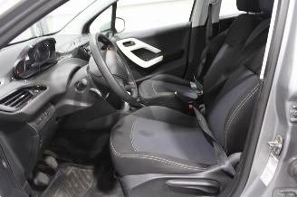 Peugeot 208  picture 11