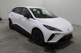 krockskadad bil auto MG MG4  2022/12