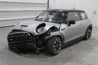 krockskadad bil auto Mini Cooper SE 2023/2
