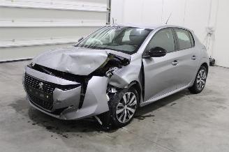 damaged passenger cars Peugeot 208  2023/7