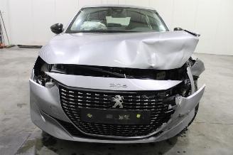 Peugeot 208  picture 6