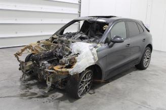 Salvage car Porsche Macan  2018/9