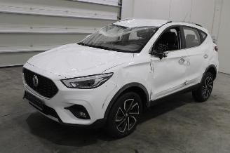 krockskadad bil auto MG ZS  2024/7