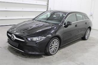 uszkodzony samochody osobowe Mercedes Cla-klasse CLA 180 2023/4