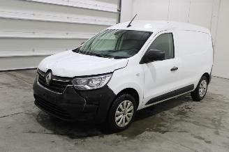 damaged passenger cars Renault Express  2024/9