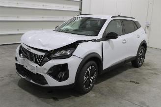 Damaged car Peugeot 2008  2024/11