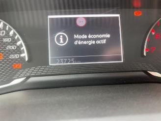 Peugeot 208  picture 12