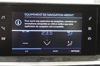 Peugeot 208  picture 13