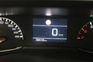 Peugeot 208  picture 12