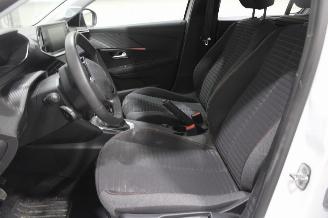Peugeot 208  picture 10