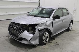 krockskadad bil auto Peugeot 208  2023/8