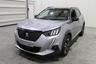 damaged passenger cars Peugeot 2008  2021/1