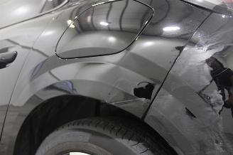 Peugeot 208  picture 8