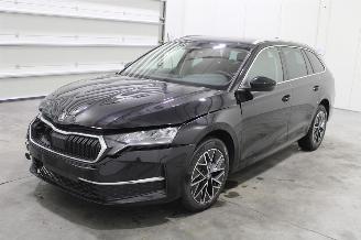 damaged passenger cars Skoda Octavia  2026/1
