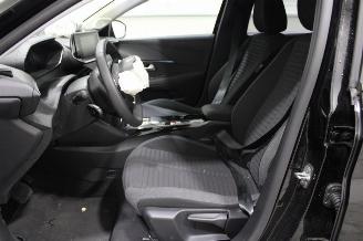 Peugeot 208  picture 11