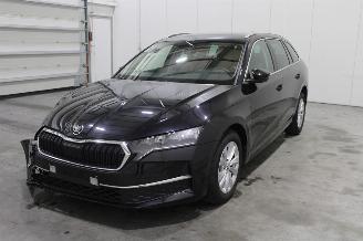 krockskadad bil auto Skoda Octavia  2024/8