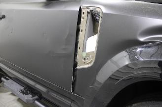 Land Rover Defender  picture 22