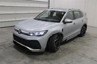 krockskadad bil auto Volkswagen Tiguan  2025/6