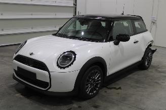 Voiture accidenté Mini Cooper C 2024/9