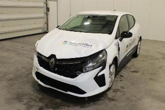 damaged passenger cars Renault Clio  2024/4