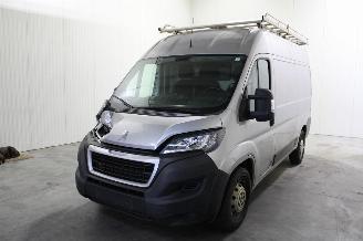 damaged passenger cars Peugeot Boxer  2020/9
