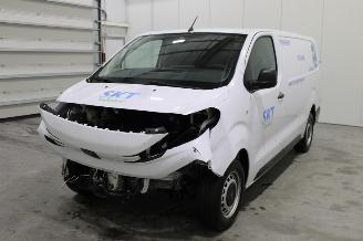 krockskadad bil auto Peugeot Expert  2025/3