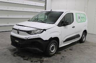damaged passenger cars Citroën Berlingo  2025/1
