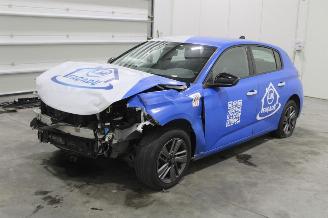 damaged passenger cars Peugeot 308  2023/9
