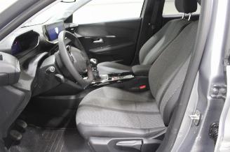 Peugeot 208  picture 11