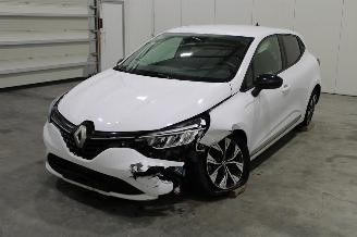 krockskadad bil auto Renault Clio  2023/2