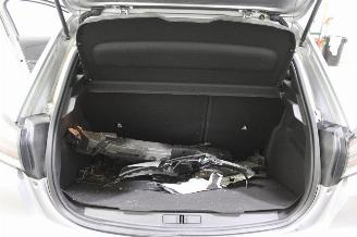 Peugeot 208  picture 15
