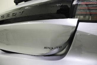 Peugeot 208  picture 8