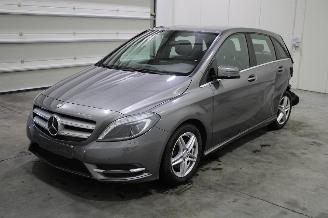 uszkodzony samochody osobowe Mercedes B-klasse B 180 2013/9