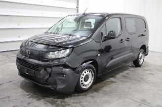 krockskadad bil auto Peugeot Partner  2025/6