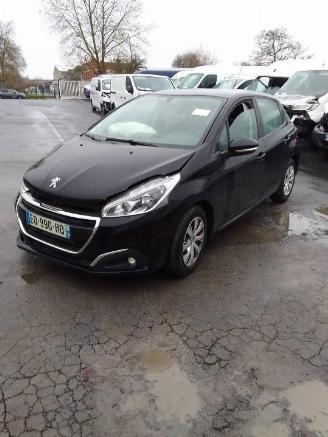 Vaurioauto  passenger cars Peugeot 208  2017/9