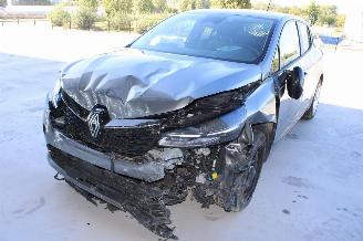 damaged passenger cars Renault Clio  2025/11