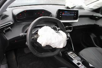 Peugeot 208  picture 10