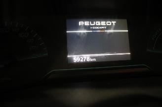 Peugeot 208  picture 13