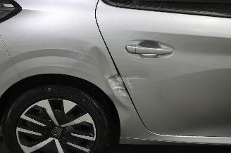 Peugeot 208  picture 10